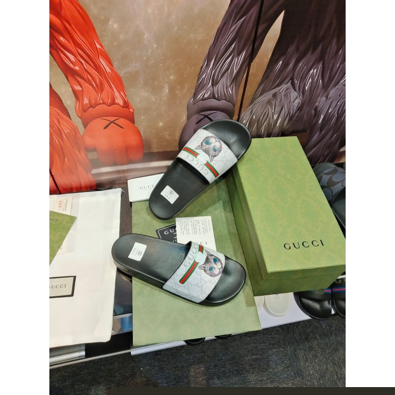 G*u*i slippers